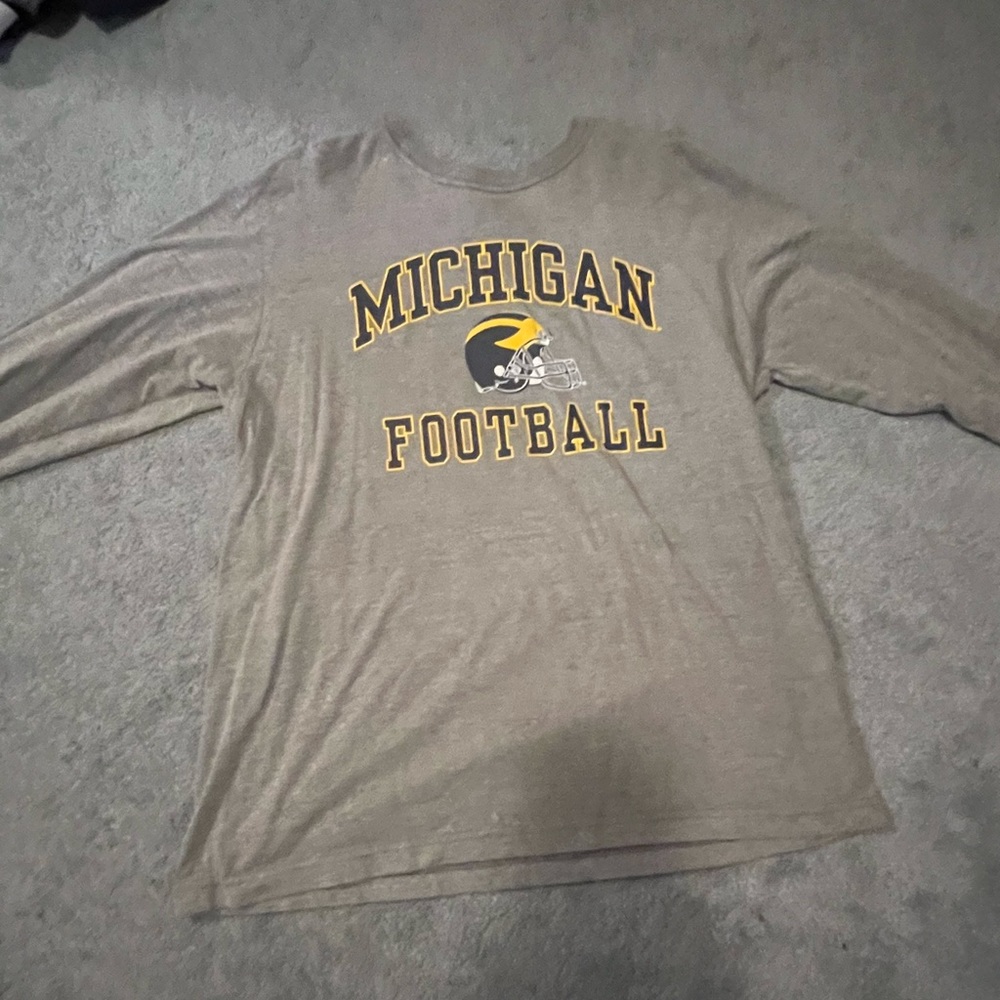 University of Michigan gray long sleeve tee, size large in great condition
